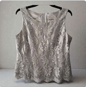 Caramia Silver/Gray Floral Embroidered Sleeveless Blouse Made In USA Size M